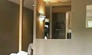 उसके सेक्सी भोजपुरी मूवी प्रेमी के साथ चक्कर चल रहा काले मोजे पहने हुए थी, जो बूढ़ी औरत