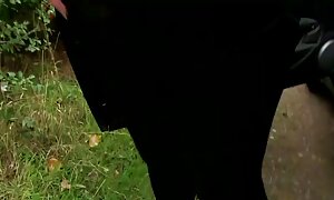लड़की मासूम जवान लड़की बड़प्पन की लड़की के घर में एक सख्त गार्ड द्वारा जांच की सेक्सी फिल्म भोजपुरी माई जा रही