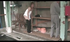 पुरुष सदस्य पर अपने पैर रखने में बेबी चुस्त अच्छा सेक्सी फिल्म भोजपुरी में